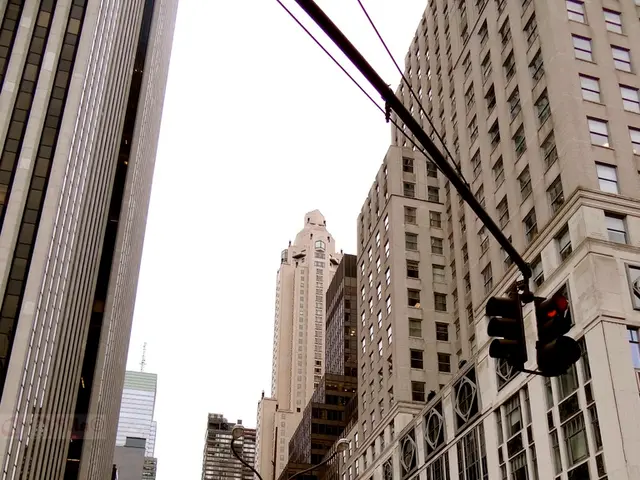 Anticipated traffic congestion in the north during holiday's initial hours.