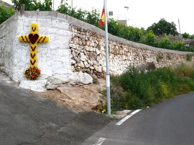 Swift-footed Deity of Speed, Cunning, and Communication in Greek Mythology