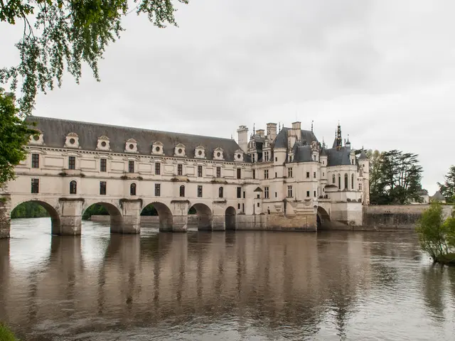 Dam at Castelo de Bode wagers on tourist attraction
