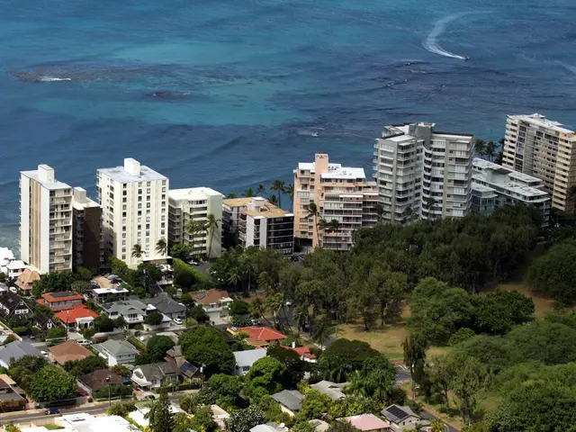 There are some boats and ships on the sea in the middle of this image, and there are some buildings...